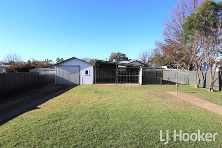 Spacious Weatherboard Home close to CBD - Photo 3