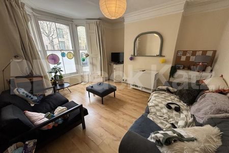 Rent is inclusive of Gas, Electricity, Internet, Water Rates & Council Tax - Photo 5