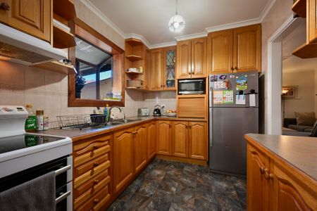 Spacious 3-Bedroom Family Home for Rent - Photo 5