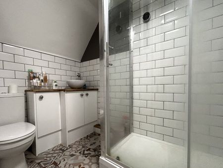 Clifton Road, Worthing, BN11 2 bedroom maisonette to rent - Photo 4