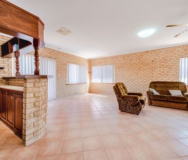 Family home on a large block - Photo 5