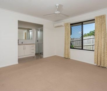 4-Bedroom Family Home in Eimeo - Photo 4