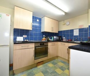 4 bedroom House in John Street, Leeds - Photo 6