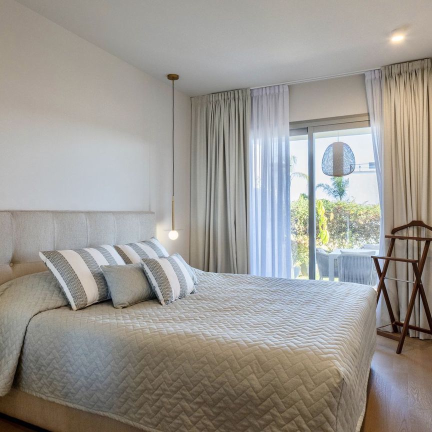 Middle Floor Apartment in Estepona - Photo 1