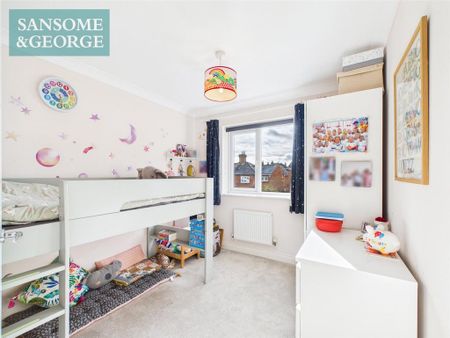 4 bedroom semi-detached house to rent - Photo 4