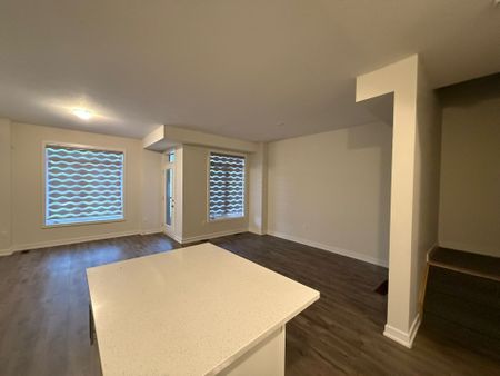 For Lease - 590 N Service Road Unit# 132, Hamilton, Ontario - Photo 4