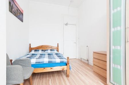 4 bedroom flat to rent - Photo 3