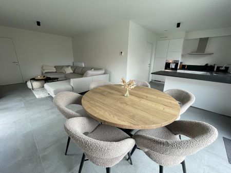 Drie slaapkamer EENGEZINSWONING met garage & tuin - Photo 5