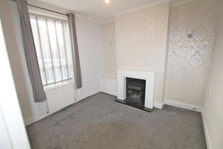 3 bedroom terraced house to rent - Photo 3