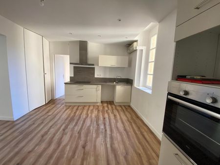 Location Appartement 4 pièces 120m² VALENCE 26000 - Photo 4