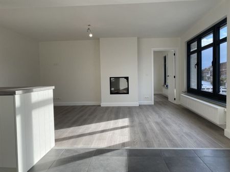 Stijlvol gerenoveerd appartement met 2 slaapkamers en overdekt terras - Foto 4