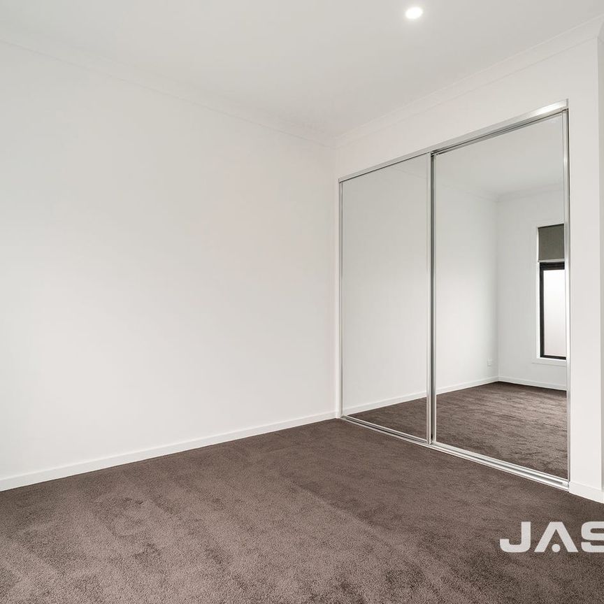 Modern Double-Storey Townhouse with Street Frontage - Photo 1