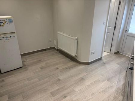 1 Bedroom Studio To Let - Photo 3