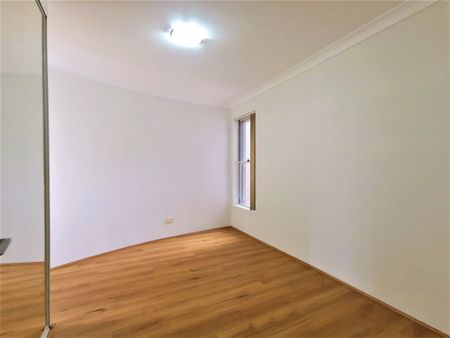 SPACIOUS & CONVENIENT 2 BEDROOM APARTMENT - Photo 4