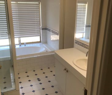 Kensington - Photo 1