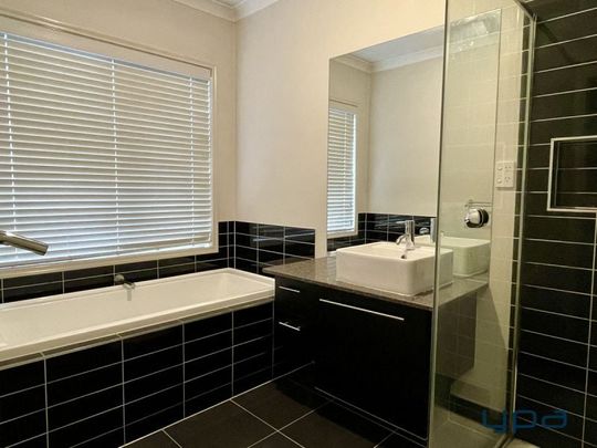 Family-Friendly Haven in Cranbourne West - Photo 1
