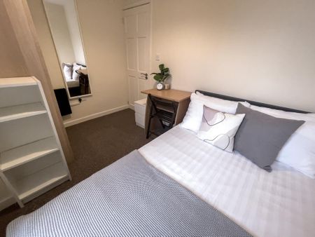 4 bedroom terraced house to rent - Photo 5