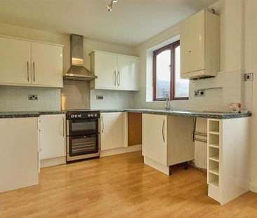 2 bedroom end of terrace house to rent - Photo 3