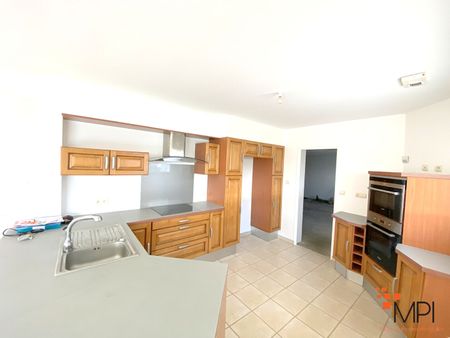 Location Maison 8 pièces 195m² - Photo 3