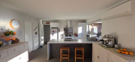 4 Bedroom family home for rent! - Photo 3