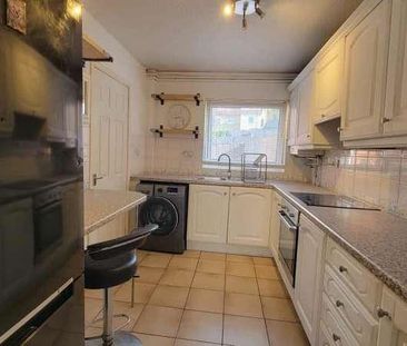 Eastcott Hill, Swindon, SN1 - Photo 2