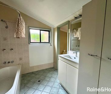 Charming Family Home in a Quiet Bomaderry Location - Photo 5