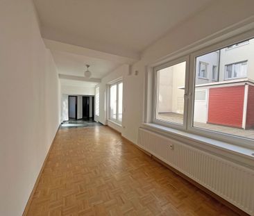 Wohnen in der Innenstadt: 3-Zimmer-Wohnung mit großer Dachterrasse und Einbauküche - Photo 2