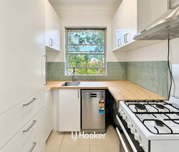 Full Brick Apartment - Approx. 100-meter walk to Gordon Station - Photo 3