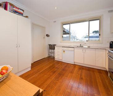 FOR INSPECTION DETAILS CONTACT STEPHANIE PASCOE: SPASCOE@HODGES.COM.AU - Photo 3