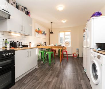 5 bedroom semi-detached house to rent - Photo 4