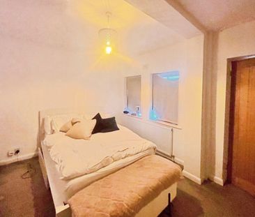 2 Bed Flat, Rosendale Road, SE21 - Photo 6