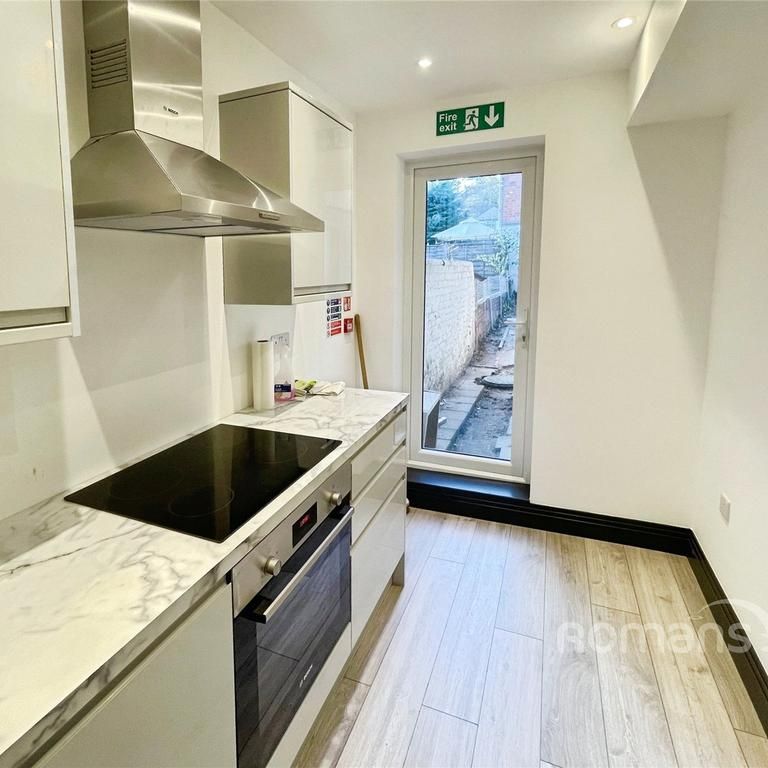 1 bedroom in a house share to rent - Photo 1