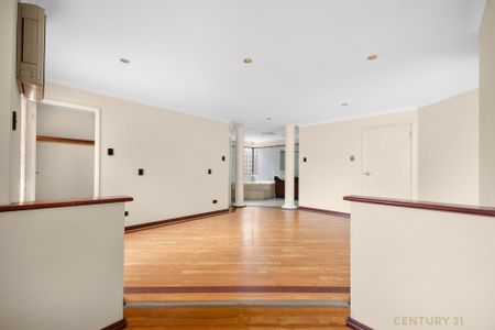 Large Entertaining Family Home&comma; with Pool&excl; - Photo 4