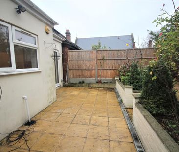 5 bed house to rent in Garratt Road, Edgware, HA8 - Photo 6