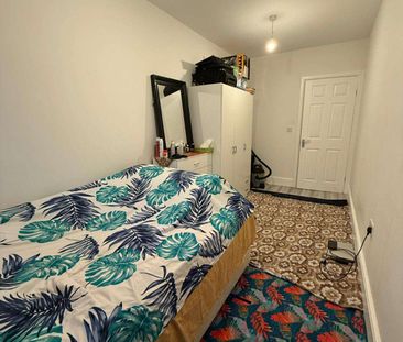 Groundfloor Spacious Annex Studio available to rent in Harrow Inclu... - Photo 3