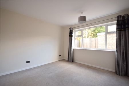 30, Slaid Hill Court, Leeds, West Yorkshire, LS17 8TJ - Photo 4