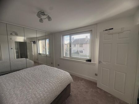 3 bedroom semi-detached villa to rent - Photo 5