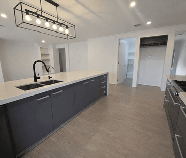 Walk to CS Square. Premium Family Living. - Photo 6