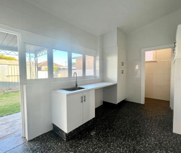 15 Tapleys Hill Road, Hendon. - Photo 6