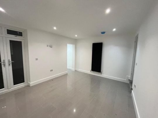 4 bedroom terraced house to rent - Photo 1
