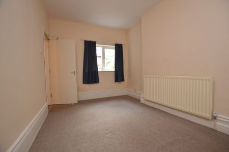 1 Bedroom Ground Floor Flat - Photo 4