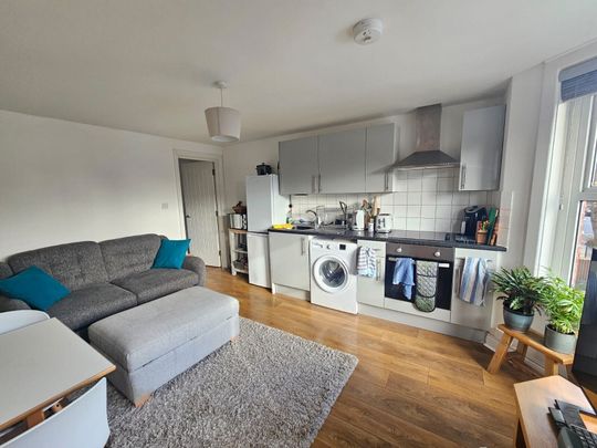 Leigh Road, Eastleigh - Photo 1