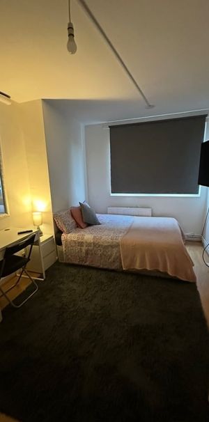 Room in a Shared Flat, Ifield House, SE17 - Photo 1