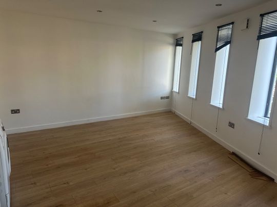 3 Bed Flat, Carlton Square, NG4 - Photo 1