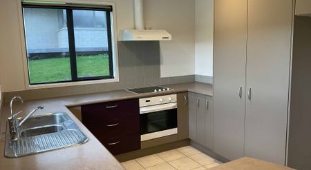 LARGE SPACIOUS LIVING - Photo 5