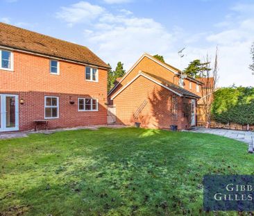 4 bedroom detached house to rent - Photo 3