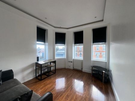 1 bedroom Flat To Let - Photo 2