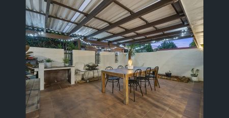 Buderim 'on top' ... character filled family home - Photo 5