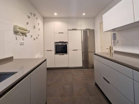 3 room luxury Apartment for rent in Corunna, Galicia - Photo 4