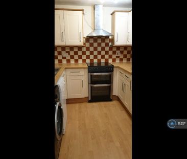 4 bedroom semi-detached house to rent - Photo 5